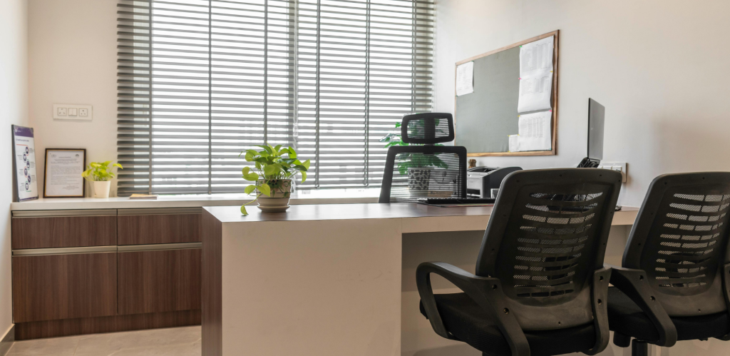 jak wybrać krzesło do domu – przykład wygodnego krzesła w aranżacji jadalni